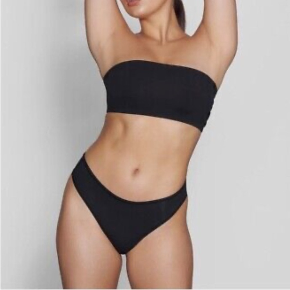 SKIMS Fits Everybody Bandeau Bra - Size Medium - Color Onyx - New with Tags!